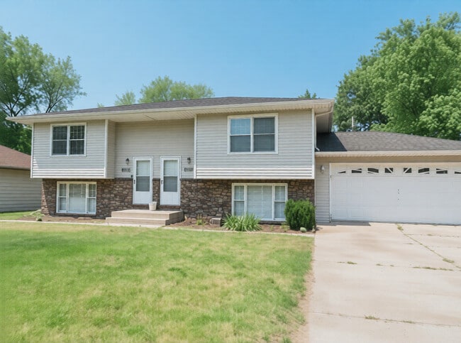 5322 Plaza Ave, Unit 5322 Plaza Ave