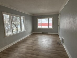 952 Markham St in Flint, MI - Building Photo - Building Photo