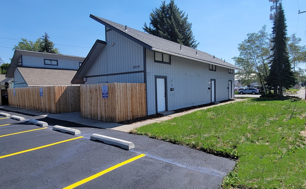 1830 W Maxwell Ave, Unit 2 in Spokane, WA - Building Photo