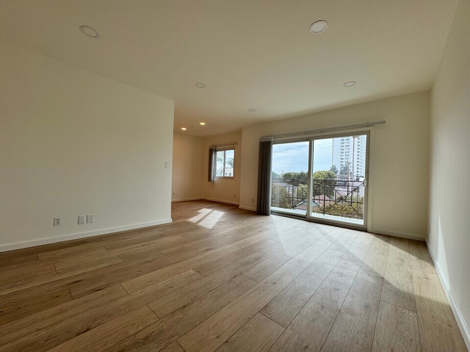 2721 2nd St, Unit 202 in Santa Monica, CA - Building Photo