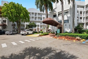 10730 NW 66th St in Doral, FL - Building Photo