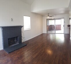 2329 N Clark St in Visalia, CA - Foto de edificio - Building Photo