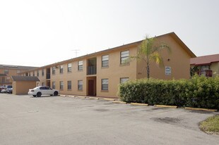 5215 W 22nd Ct in Hialeah, FL - Building Photo