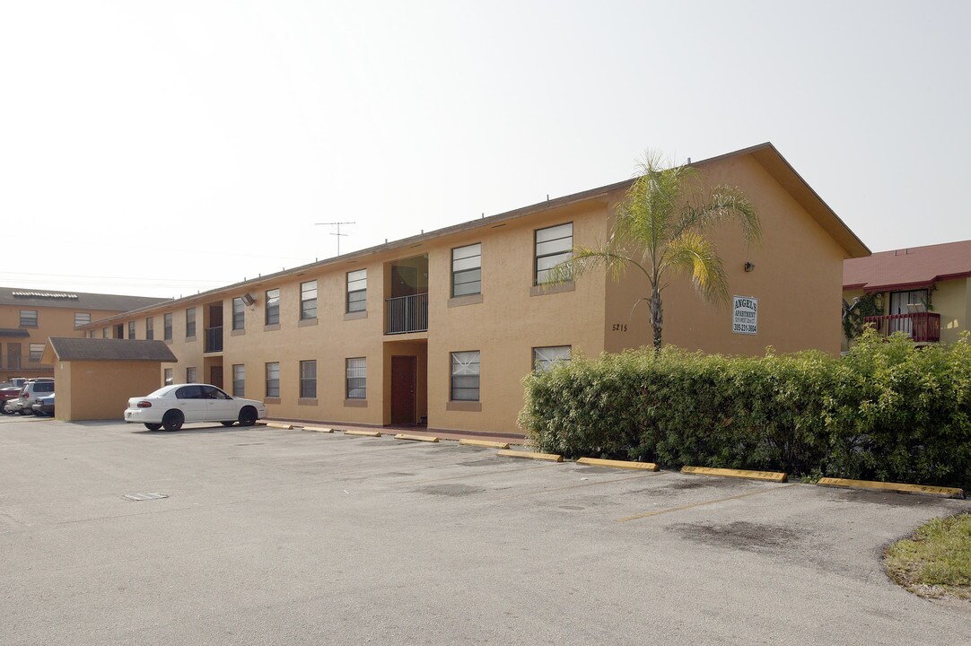 5215 W 22nd Ct in Hialeah, FL - Building Photo