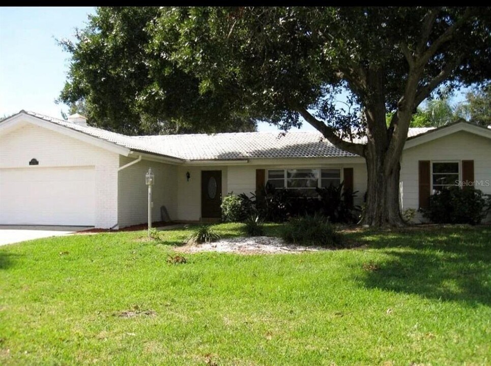 7202 Bounty Dr in Sarasota, FL - Building Photo