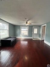 810 Exchange St in Emporia, KS - Foto de edificio - Building Photo