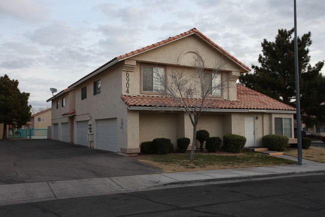 Rainbow Gardens in Las Vegas, NV - Building Photo - Building Photo