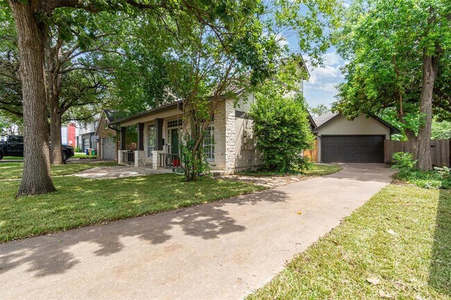 2207 Shoalmont Dr in Austin, TX - Building Photo - Building Photo