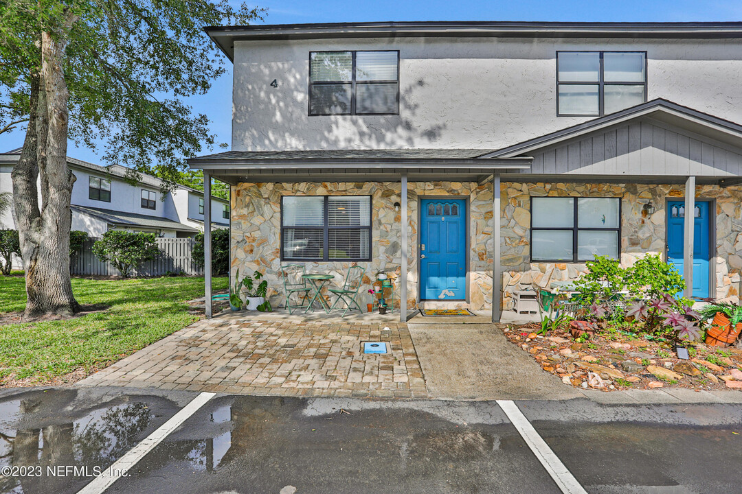 4 Ponte Vedra Ct in Ponte Vedra Beach, FL - Foto de edificio