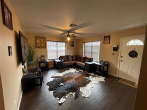 940 E Guadalupe St in La Grange, TX - Building Photo - Building Photo