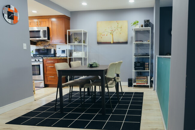 13621 Valerio St in Van Nuys, CA - Building Photo - Building Photo