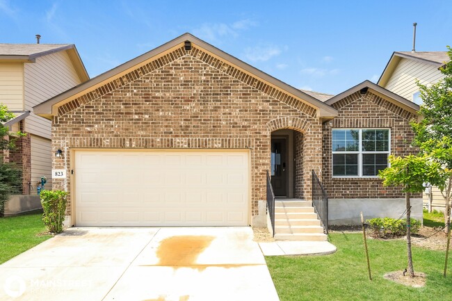 823 Red Crossbill in San Antonio, TX - Building Photo - Building Photo