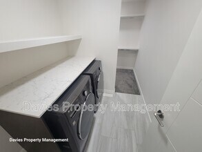 3213 Kulay Way SW in Edmonton, AB - Building Photo - Building Photo