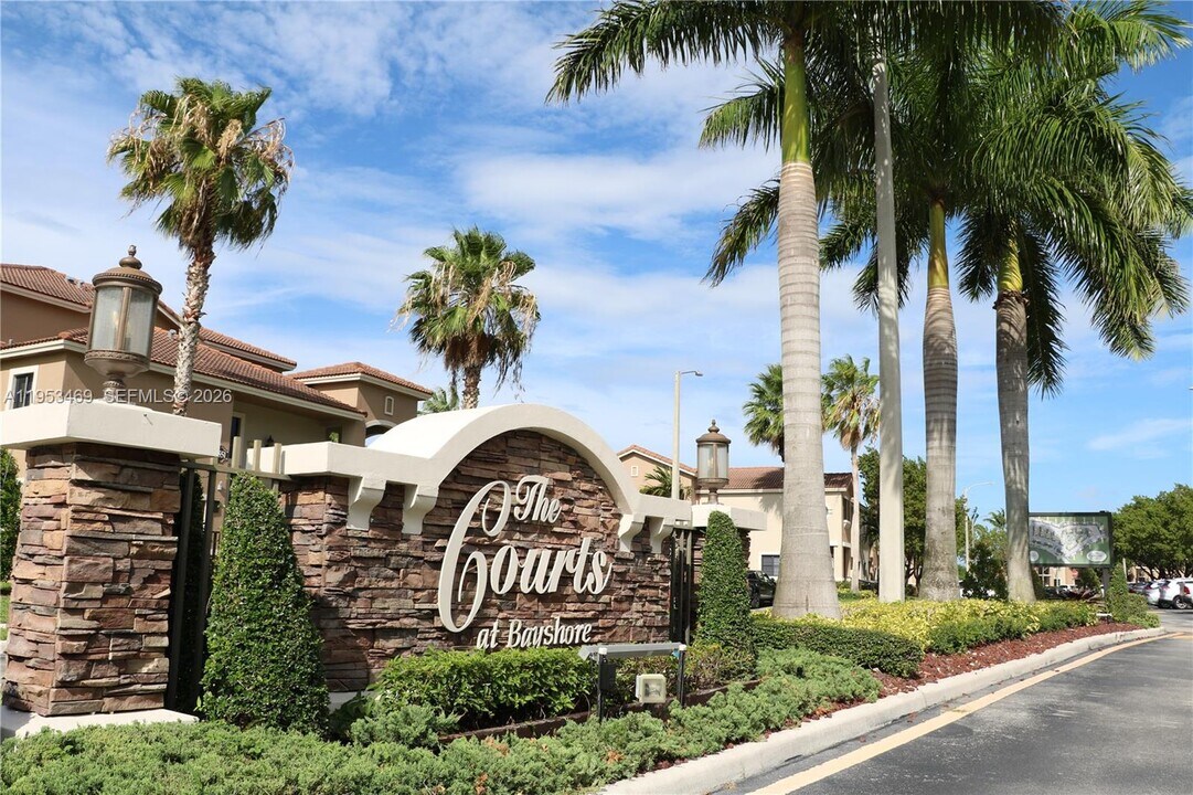 22501 SW 88th Pl in Cutler Bay, FL - Building Photo