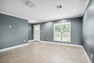 6752 Fleur De Lis Dr in New Orleans, LA - Building Photo - Building Photo