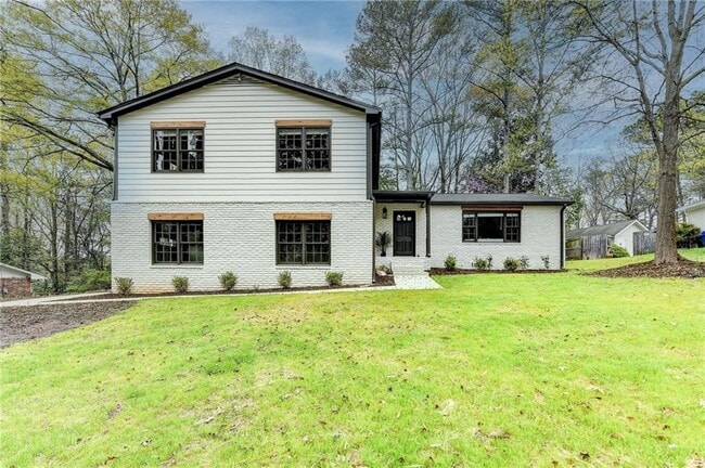 property at 1450 Cedarhurst Dr