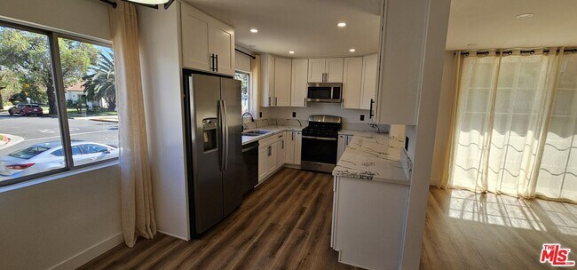 8668 Gregory Way in Los Angeles, CA - Building Photo - Building Photo