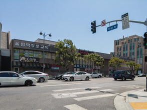 3016-3020 W Wilshire Blvd in Los Angeles, CA - Building Photo - Building Photo