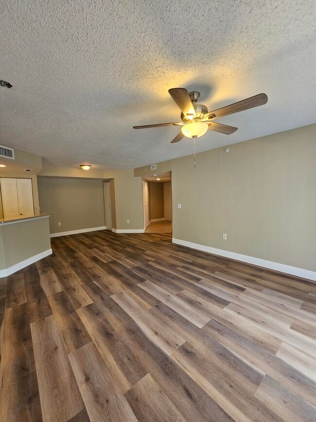 4177 N Haverhill Rd in West Palm Beach, FL - Building Photo - Building Photo