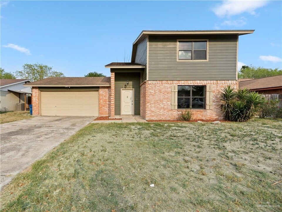7016 N 17th St in McAllen, TX - Building Photo