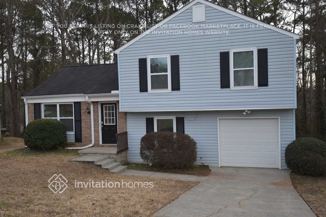 880 Highland Terrace NE in Marietta, GA - Building Photo