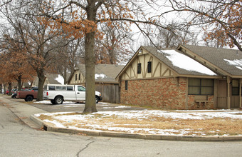 The Virginia Lee Apartments in Tulsa, OK - Building Photo - Building Photo