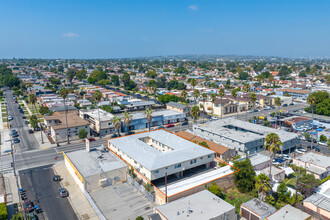 8118 S Western Ave in Los Angeles, CA - Building Photo - Building Photo