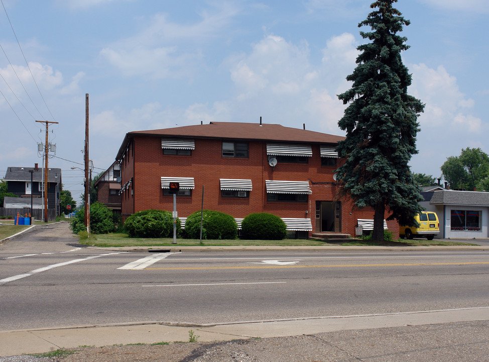 3117 Tuscarawas St W in Canton, OH - Building Photo