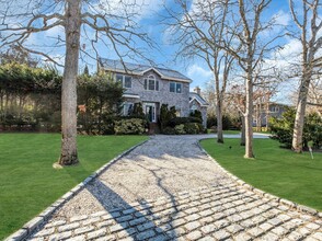 48 Oakhurst Rd in Hampton Bays, NY - Building Photo - Building Photo