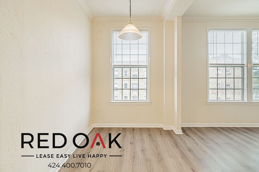 5640 Franklin Ave in Los Angeles, CA - Building Photo