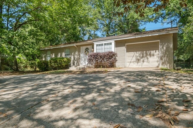 2117 Old Bainbridge Rd in Tallahassee, FL - Building Photo - Building Photo