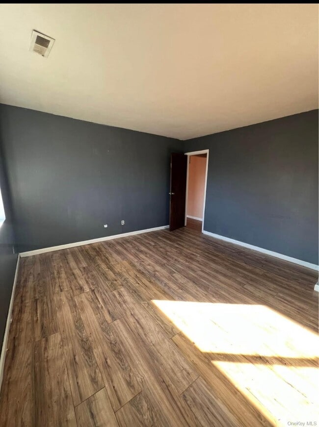 15 Park Ave in Spring Valley, NY - Building Photo - Building Photo