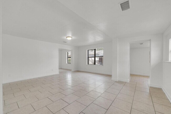 1830 W 27th St in Jacksonville, FL - Foto de edificio - Building Photo