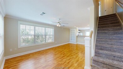 1725 Harvey Mitchell Pkwy S, Unit 1721 in College Station, TX - Foto de edificio - Building Photo