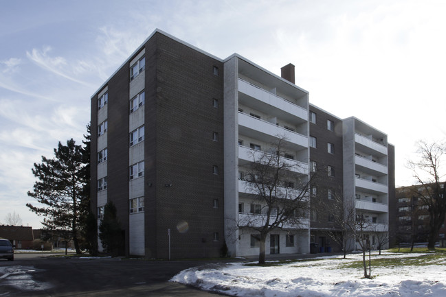 1525 Bloor St E in Mississauga, ON - Building Photo - Building Photo