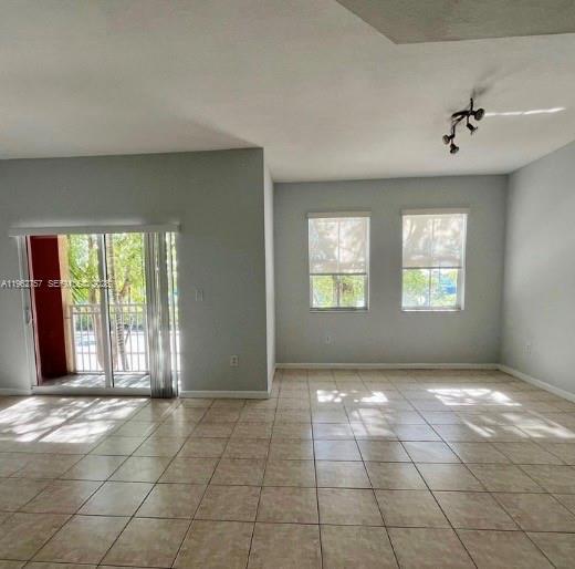 11202 NW 83rd St in Doral, FL - Foto de edificio - Building Photo