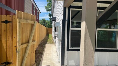 2320 Wavell St in Houston, TX - Foto de edificio - Building Photo