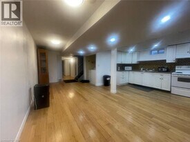 135 Northgate Dr in Welland, ON - Building Photo