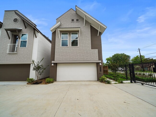 property at 7502 B Carver Rd