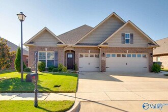 7206 Lathan Dr SE in Owens Cross Roads, AL - Building Photo - Building Photo