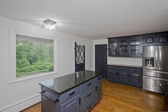 122 Lake St in South Windsor, CT - Building Photo - Building Photo