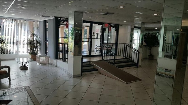 4168 Inverrary Dr in Lauderhill, FL - Building Photo - Building Photo