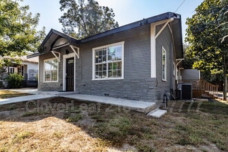 210 Dumoulin Ave in San Antonio, TX - Building Photo - Building Photo