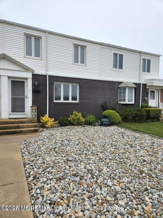 7 Vine Ct in Long Branch, NJ - Building Photo