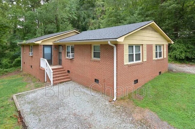 2708 E Main St in Durham, NC - Foto de edificio - Building Photo