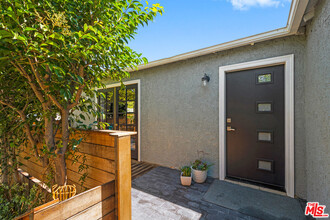 3962 Eureka Dr in Los Angeles, CA - Building Photo - Building Photo