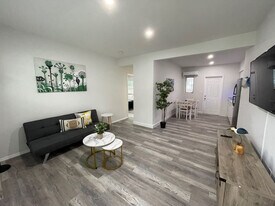 1111 SW 37th Ave in Miami, FL - Building Photo