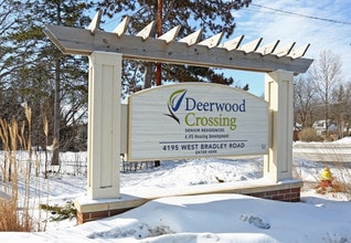 Deerwood Crossing (JFS) and (II) in Milwaukee, WI - Foto de edificio - Building Photo