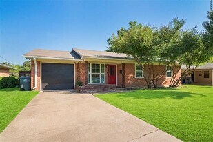 2625 Jonesboro Ave in Dallas, TX - Building Photo