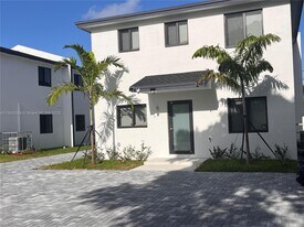 21226 SW 119th Ave in Miami, FL - Building Photo